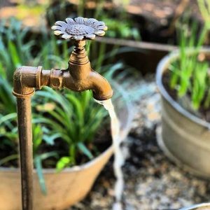 CANILLA DE JARDIN ROBINET CON PEDESTAL MARGARITA COBRE VIEJO